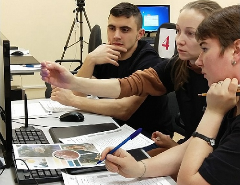 На площадке компетенции "Дизайн модной одежды и аксессуаров"