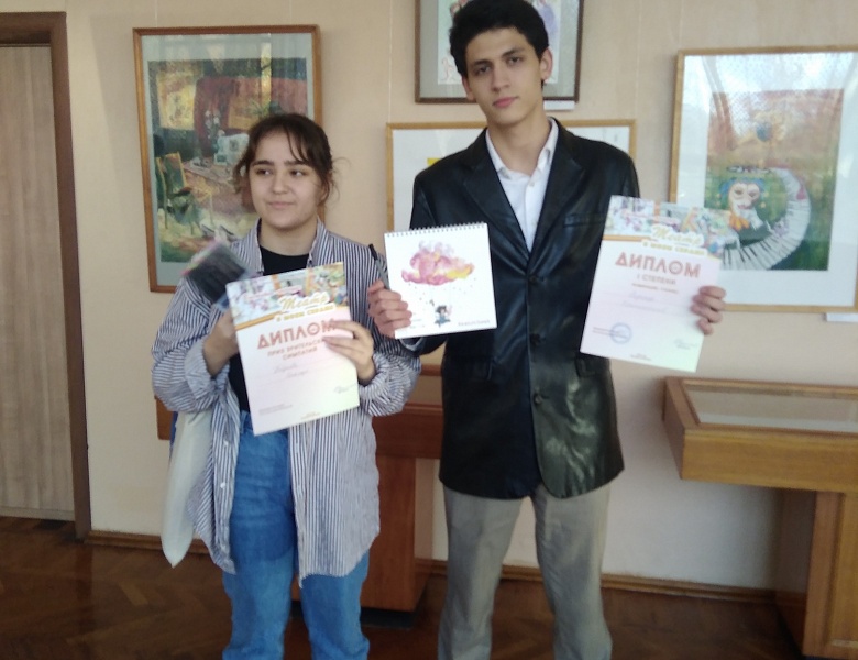 Состоялось открытие выставки-конкурса "Театр в моём сердце"