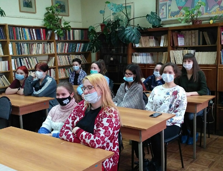 Встреча с выпускницей культурно-просветительного училища 1980 года прошла на специальности "Библиотековедение" 27 января