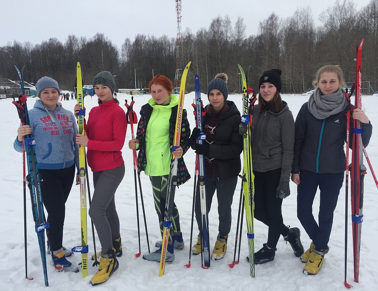 Поздравляем спортивную команду девушек за 1 место по лыжным гонкам 