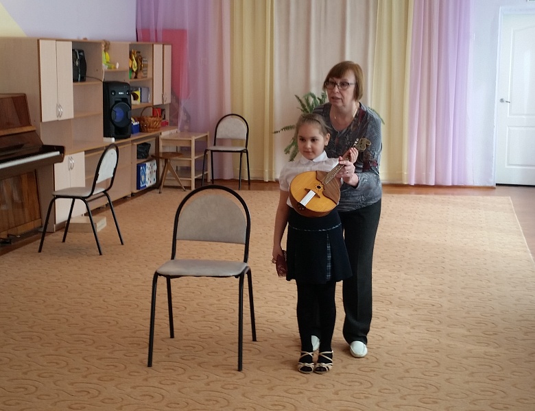 ДШИ с большим успехом выступила перед воспитанниками Детского сада № 21 
